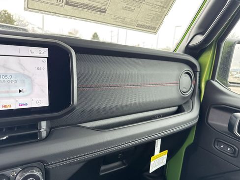 New 2025 Jeep Wrangler Unlimited Rubicon w/ Steel Bumper Group image 22