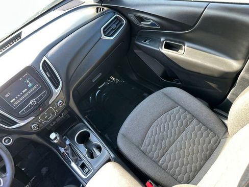 Used 2018 Chevrolet Equinox LT image 17
