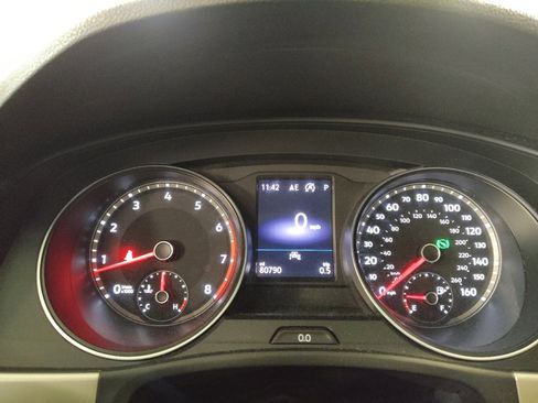 Used 2020 Volkswagen Atlas Cross Sport SE w/ Panoramic Sunroof Package image 23