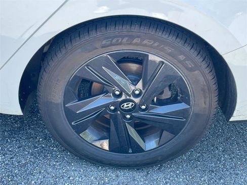Used 2021 Hyundai Elantra SEL w/ Convenience Package FWD image 11