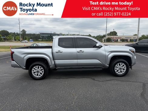 Used 2024 Toyota Tacoma SR5 AWD/4WD image 8