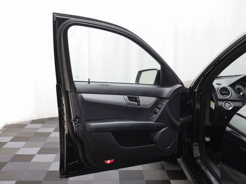 Used 2014 Mercedes-Benz C 250 Sedan image 4