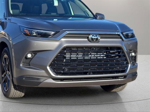 New 2026 Toyota Grand Highlander Limited image 9