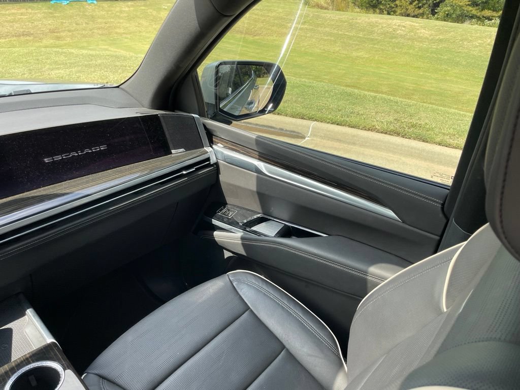 Certified 2025 Cadillac Escalade Premium Luxury w/ Touring Package AWD/4WD image 19