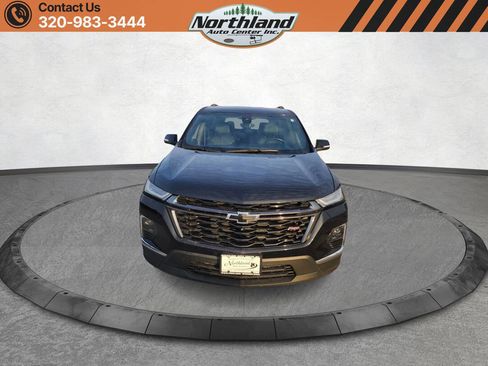Used 2023 Chevrolet Traverse RS image 2