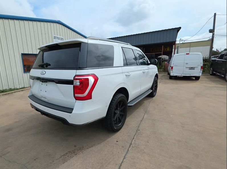 Used 2021 Ford Expedition XLT RWD image 2