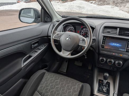 Used 2025 Mitsubishi Outlander Sport ES image 9