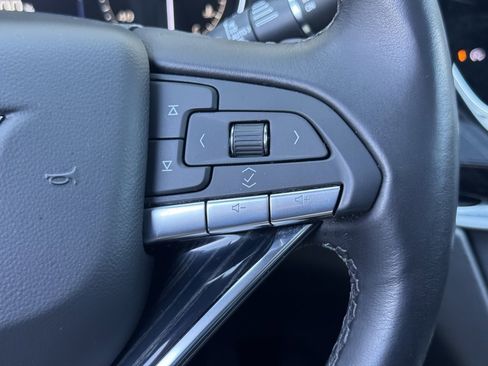 Used 2025 Cadillac XT6 Premium Luxury image 32