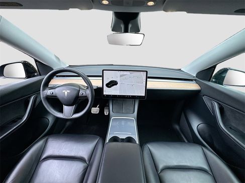 Used 2021 Tesla Model Y Long Range image 17