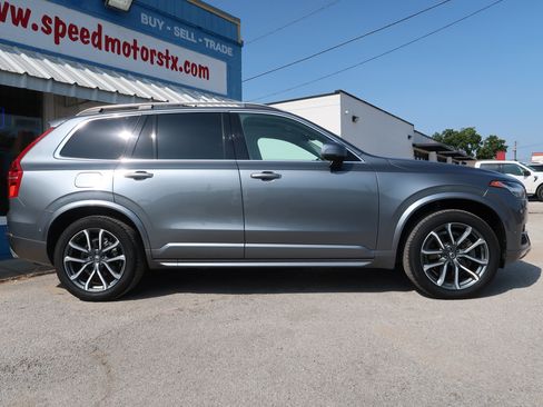 Used 2017 Volvo XC90 T6 Momentum w/ Vision Package AWD/4WD image 4