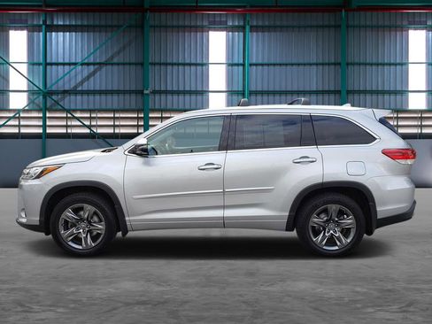Used 2018 Toyota Highlander Limited Platinum image 2