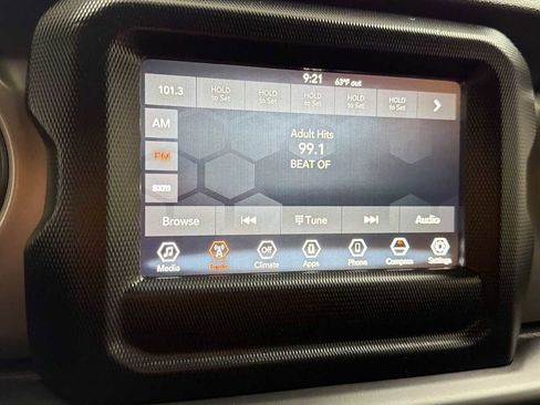 Used 2018 Jeep Wrangler Sport AWD/4WD image 18