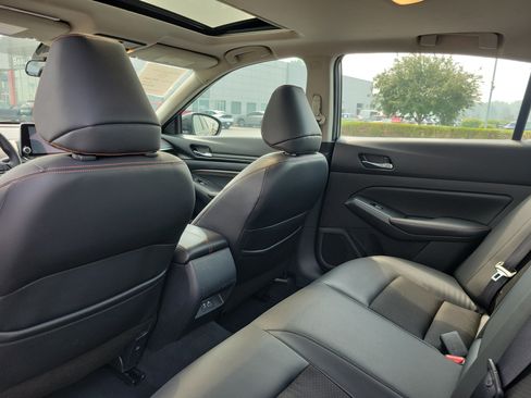 Used 2020 Nissan Altima 2.5 SR w/ Premium Package FWD image 14