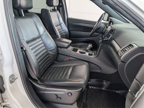 Used 2019 Jeep Grand Cherokee Limited X image 17