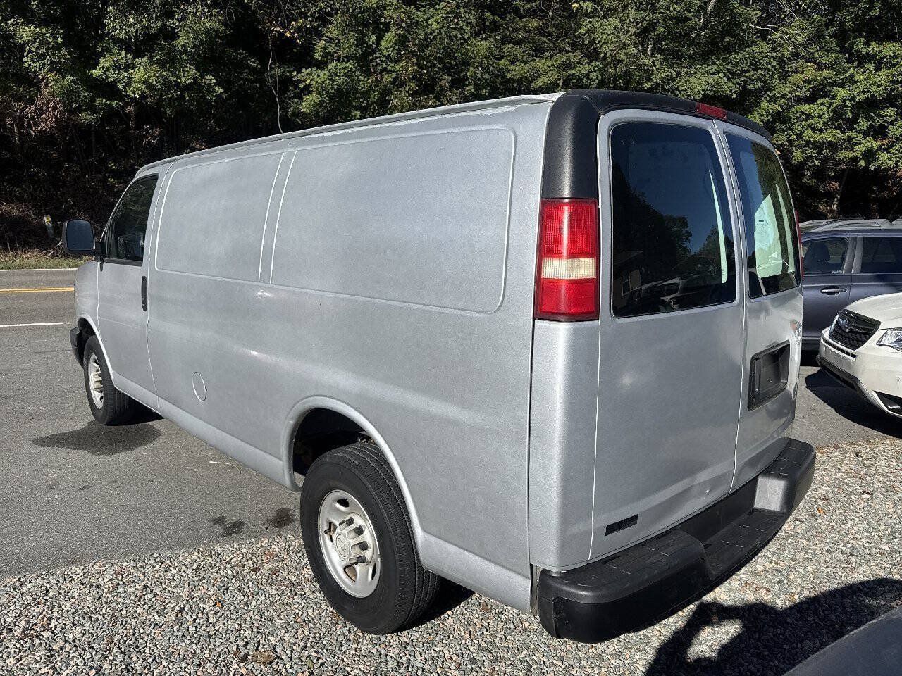 Used 2006 Chevrolet Express 2500 RWD image 3