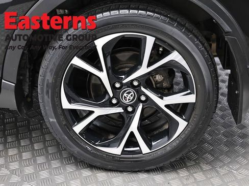 Used 2020 Toyota C-HR XLE FWD image 8