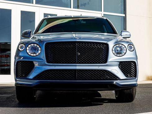 Used 2023 Bentley Bentayga image 25