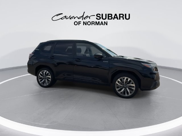 Used 2025 Subaru Forester Touring AWD/4WD image 2