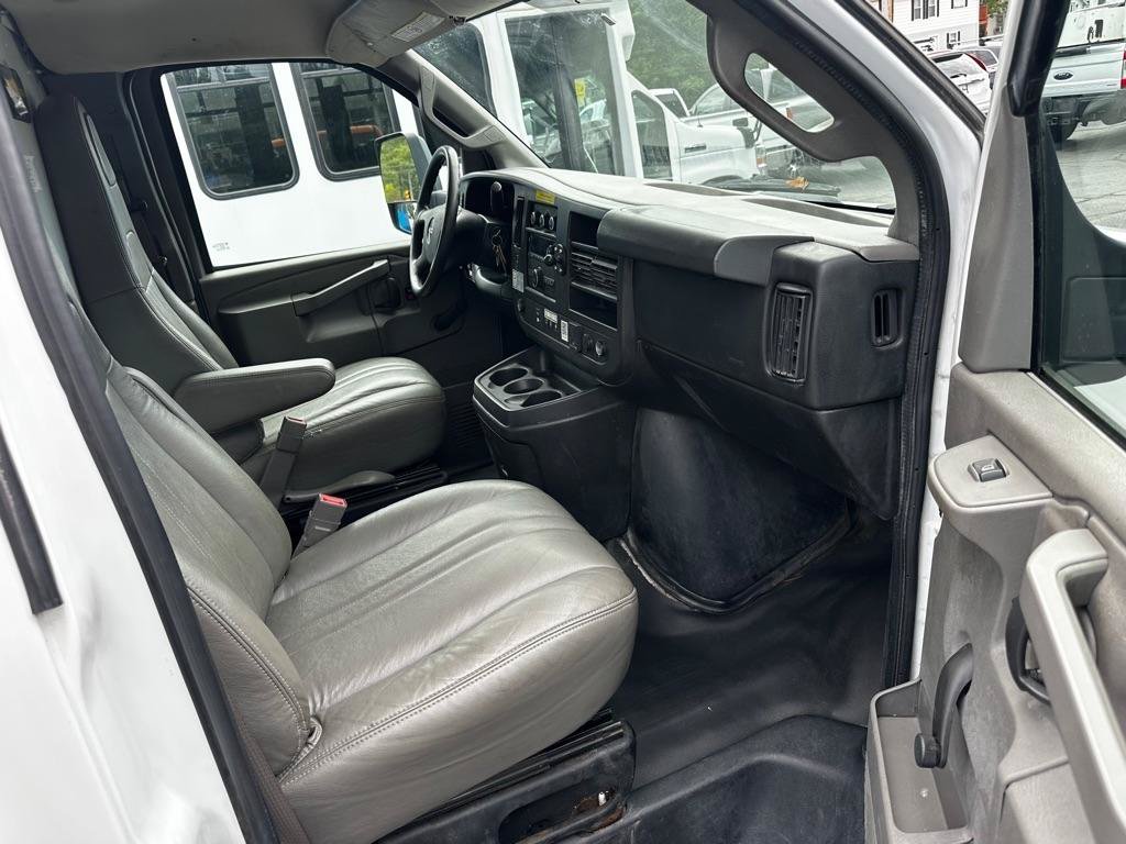 Used 2017 GMC Savana 3500 Extended RWD image 13