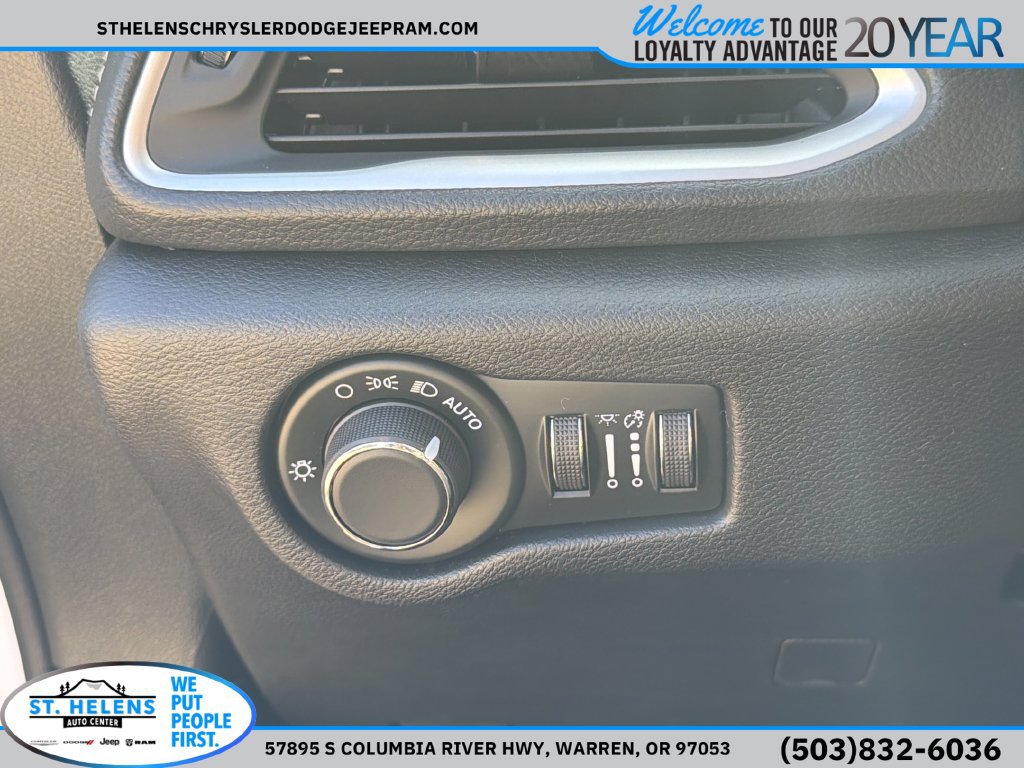 New 2027 Chrysler Pacifica Select FWD image 18