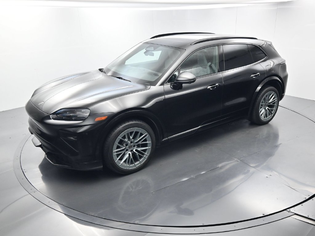 Certified 2026 Porsche Cayenne Turbo AWD/4WD image 32