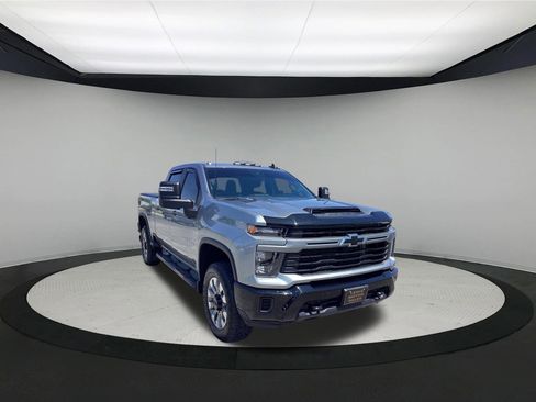 Used 2025 Chevrolet Silverado 2500 Custom w/ Custom Value Package AWD/4WD image 2