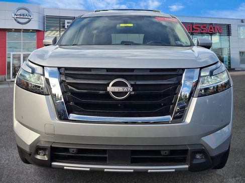 Certified 2022 Nissan Pathfinder Platinum w/ Cargo Package AWD/4WD image 2