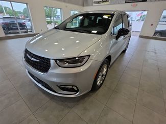 Used 2026 Chrysler Pacifica Limited FWD video 2