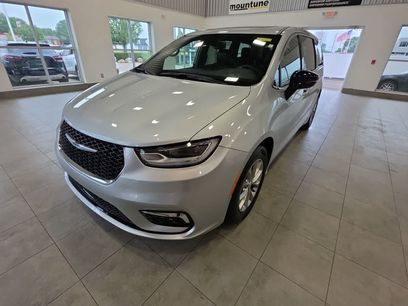 Used 2026 Chrysler Pacifica Limited