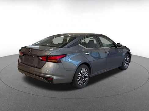 Used 2025 Nissan Altima 2.5 SV image 16