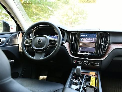 Used 2024 Volvo XC60 B5 Plus w/ Protection Package Premier AWD/4WD image 17