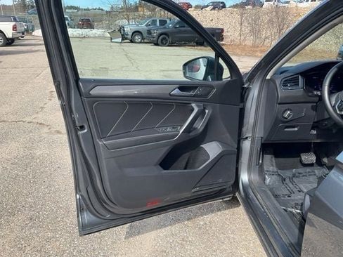 Used 2022 Volkswagen Tiguan SE AWD/4WD image 12