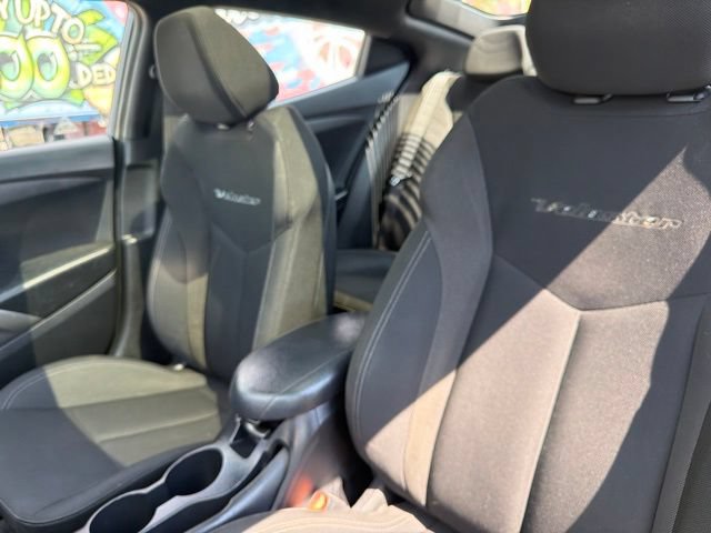 Used 2017 Hyundai Veloster Value Edition FWD image 13