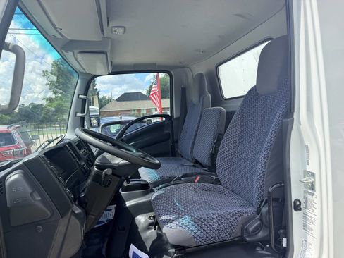 Used 2024 Isuzu NPR RWD image 8