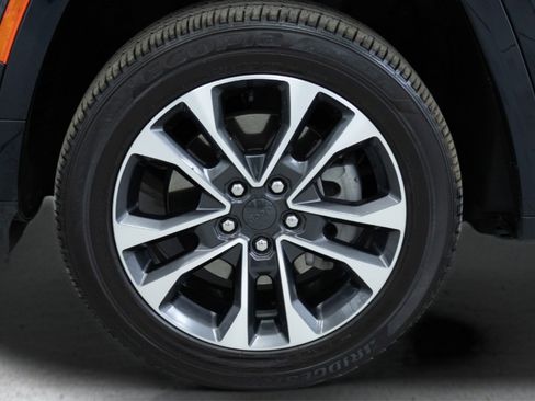 Used 2023 Jeep Grand Cherokee Overland AWD/4WD image 9