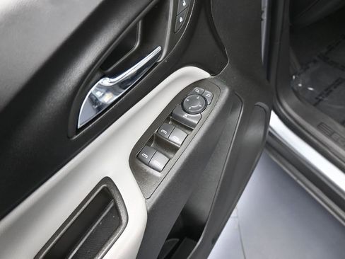 Used 2023 Chevrolet Equinox LS FWD image 13