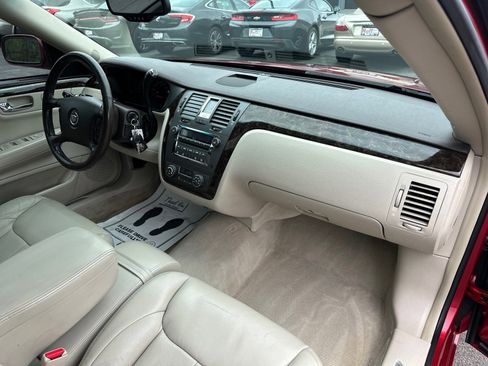 Used 2009 Cadillac DTS w/ Sun And Sound Package FWD image 22