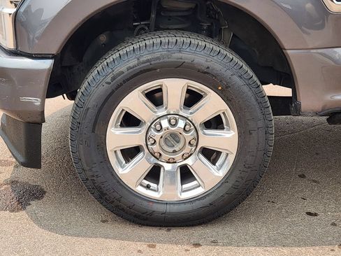 Used 2021 Ford F250 Platinum w/ FX4 Off-Road Package AWD/4WD image 9