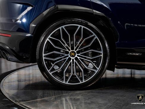 Used 2025 Lamborghini Urus SE image 16