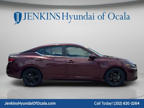 Used 2024 Nissan Sentra SV FWD image 2