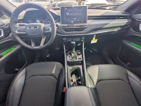 New 2026 Jeep Compass Latitude image 13