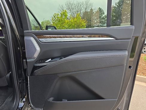 Certified 2026 Cadillac Escalade ESV Platinum Sport AWD/4WD image 21