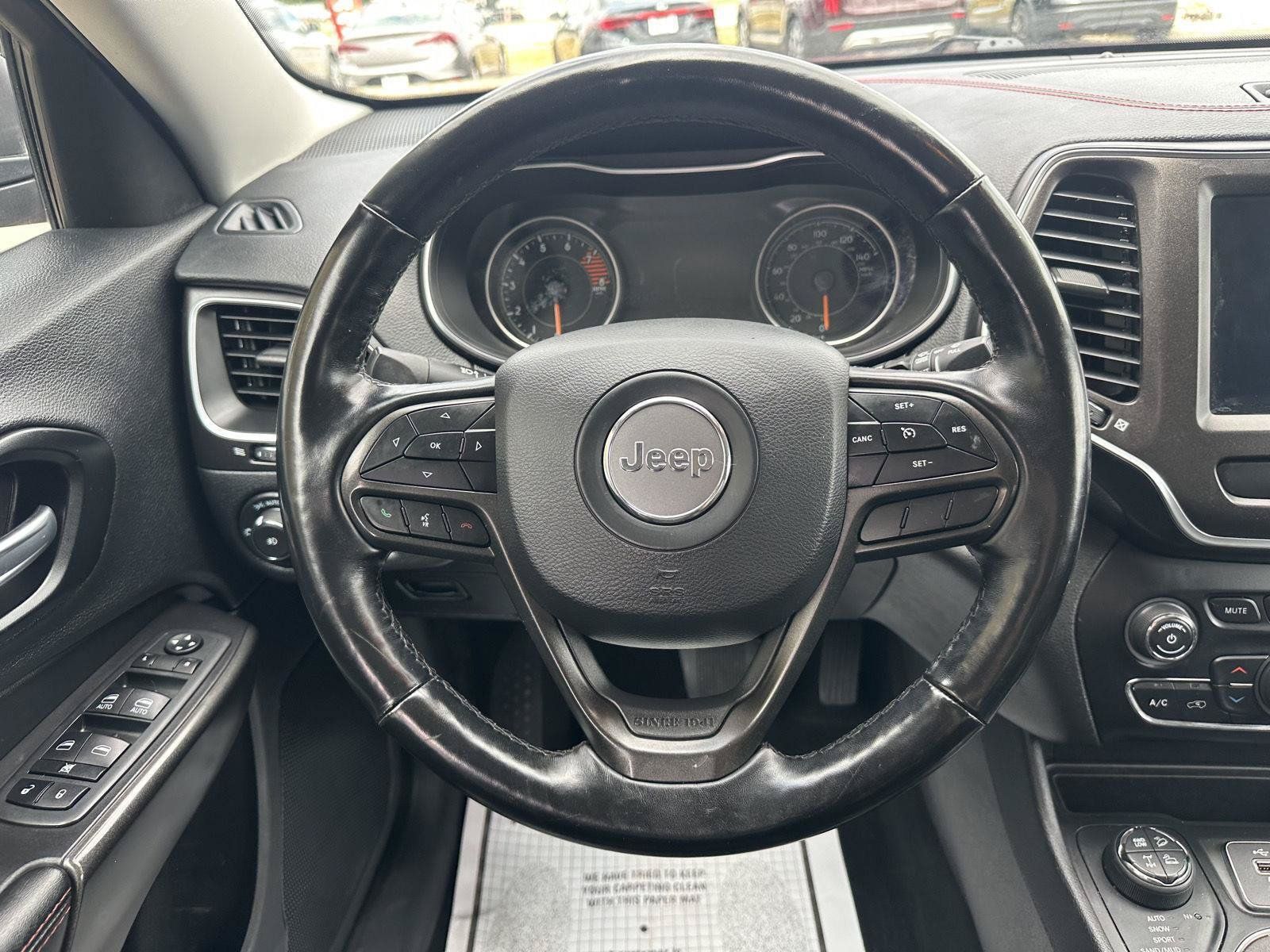 Used 2021 Jeep Cherokee Trailhawk w/ Comfort & Convenience Group AWD/4WD image 35