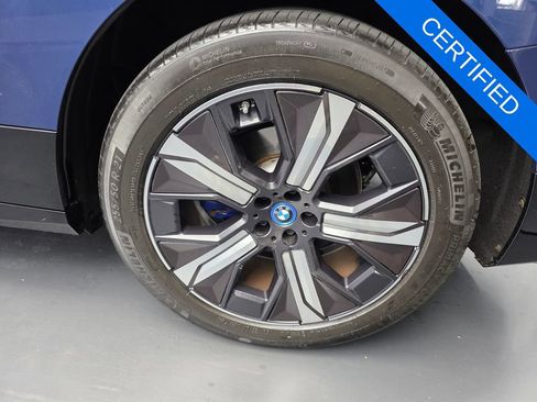 Used 2024 BMW iX xDrive50 w/ Premium Package AWD/4WD image 18