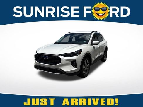 Used 2023 Ford Escape Platinum AWD/4WD image 1