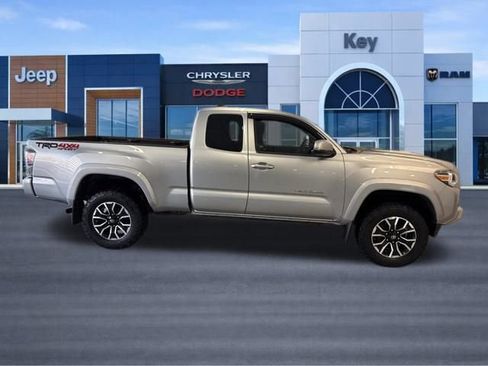 Used 2020 Toyota Tacoma TRD Sport image 8