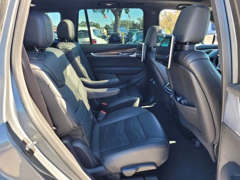 Used 2022 Cadillac XT6 Premium Luxury w/ Platinum Package image 17