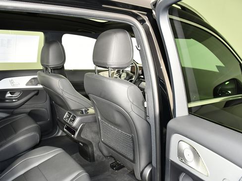 Used 2025 Mercedes-Benz GLS 450 4MATIC image 44