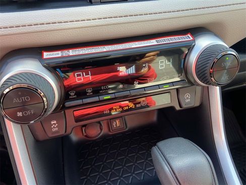 Used 2025 Toyota RAV4 XLE image 24