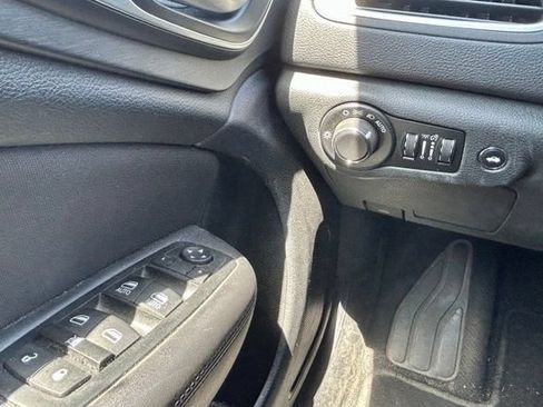Used 2015 Chrysler 200 Limited FWD image 18